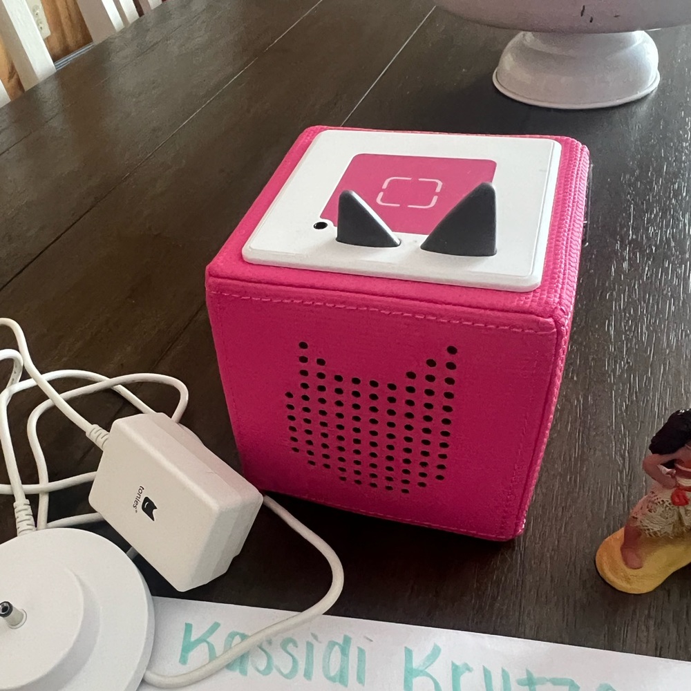 Pink tonie box & charger